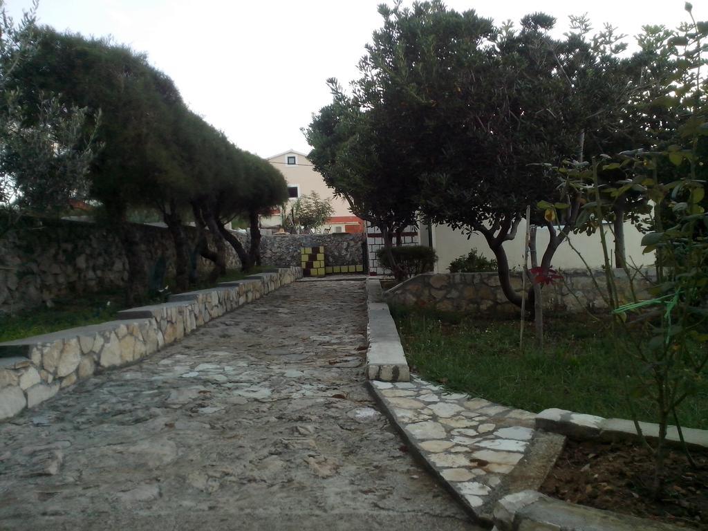 Appartamento Kuca Za Odmor Laura Ražanac Esterno foto